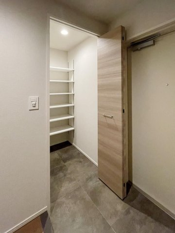 フレンシア西宮北口の玄関