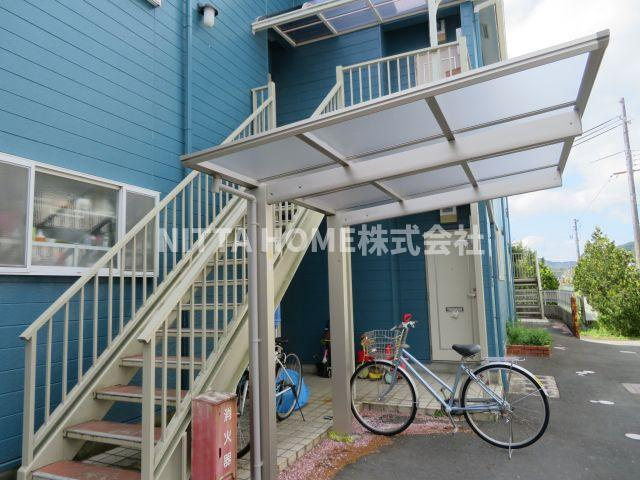 丹波市柏原町柏原のアパートのその他共用部分|屋根付きの駐輪場があります◎