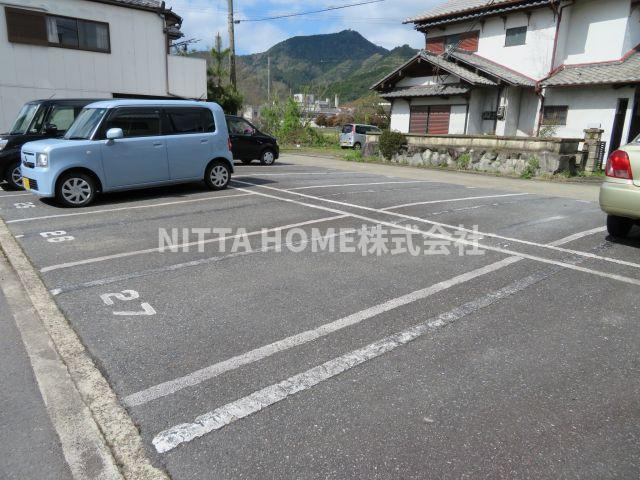 丹波市柏原町柏原のアパートの駐車場|敷地内駐車場です◇