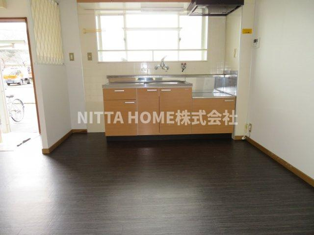 丹波市柏原町柏原のアパートの居間・リビング|７帖のダイニングキッチンです◇
