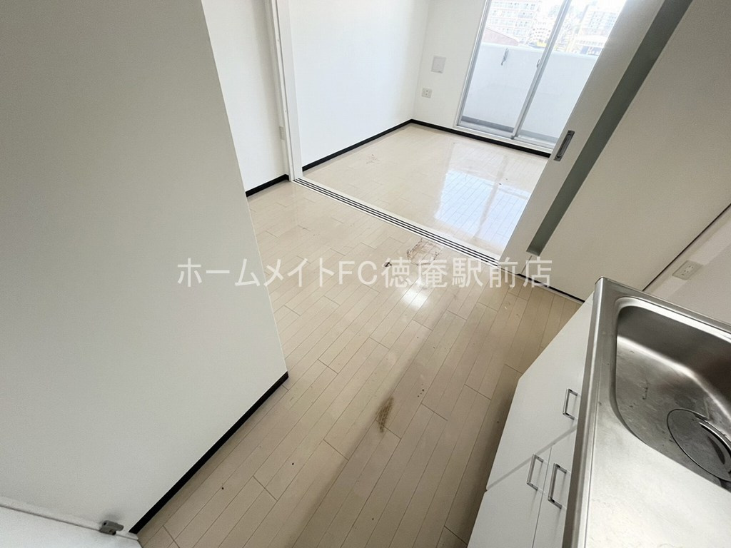 大阪市鶴見区鶴見５丁目の賃貸マンションの居間・リビング