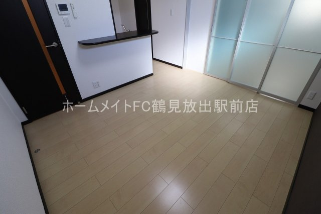 大阪市鶴見区今津中４丁目のハイツの居間・リビング