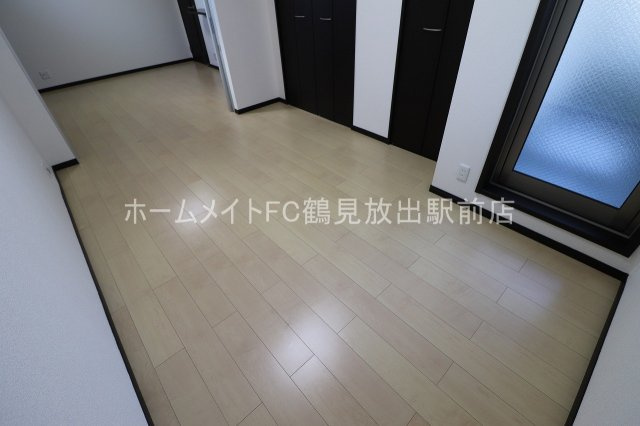 大阪市鶴見区今津中４丁目のハイツの洋室