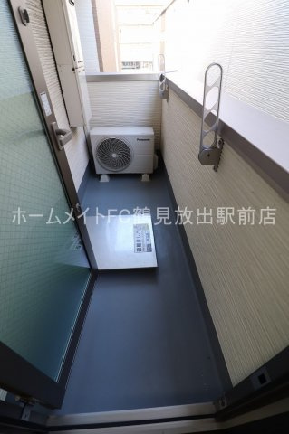 大阪市鶴見区今津中４丁目のハイツのバルコニー