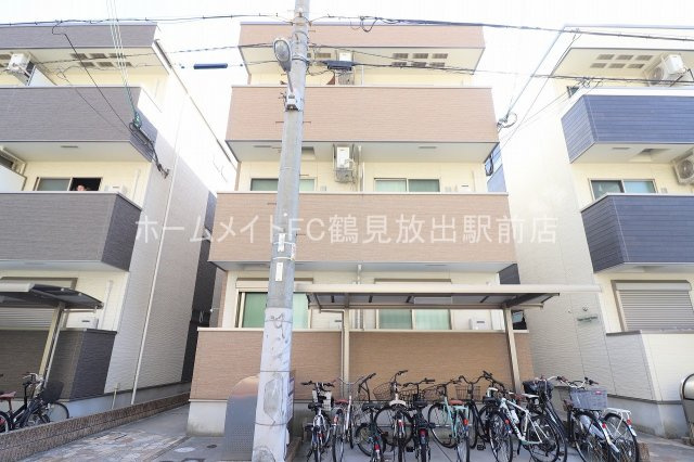 大阪市鶴見区今津中４丁目のハイツの外観