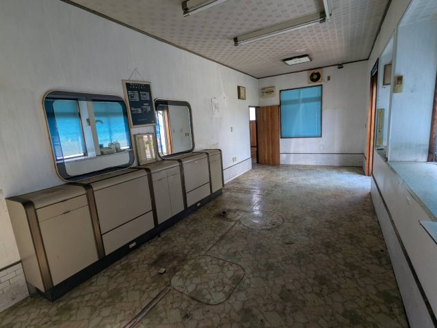 安芸高田市向原町坂字向井原山　中古住宅のその他|店舗部分（元理髪店）