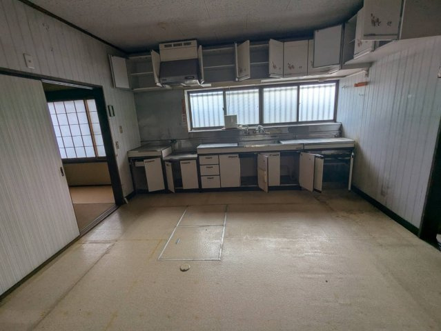 安芸高田市向原町坂字向井原山　中古住宅のキッチン