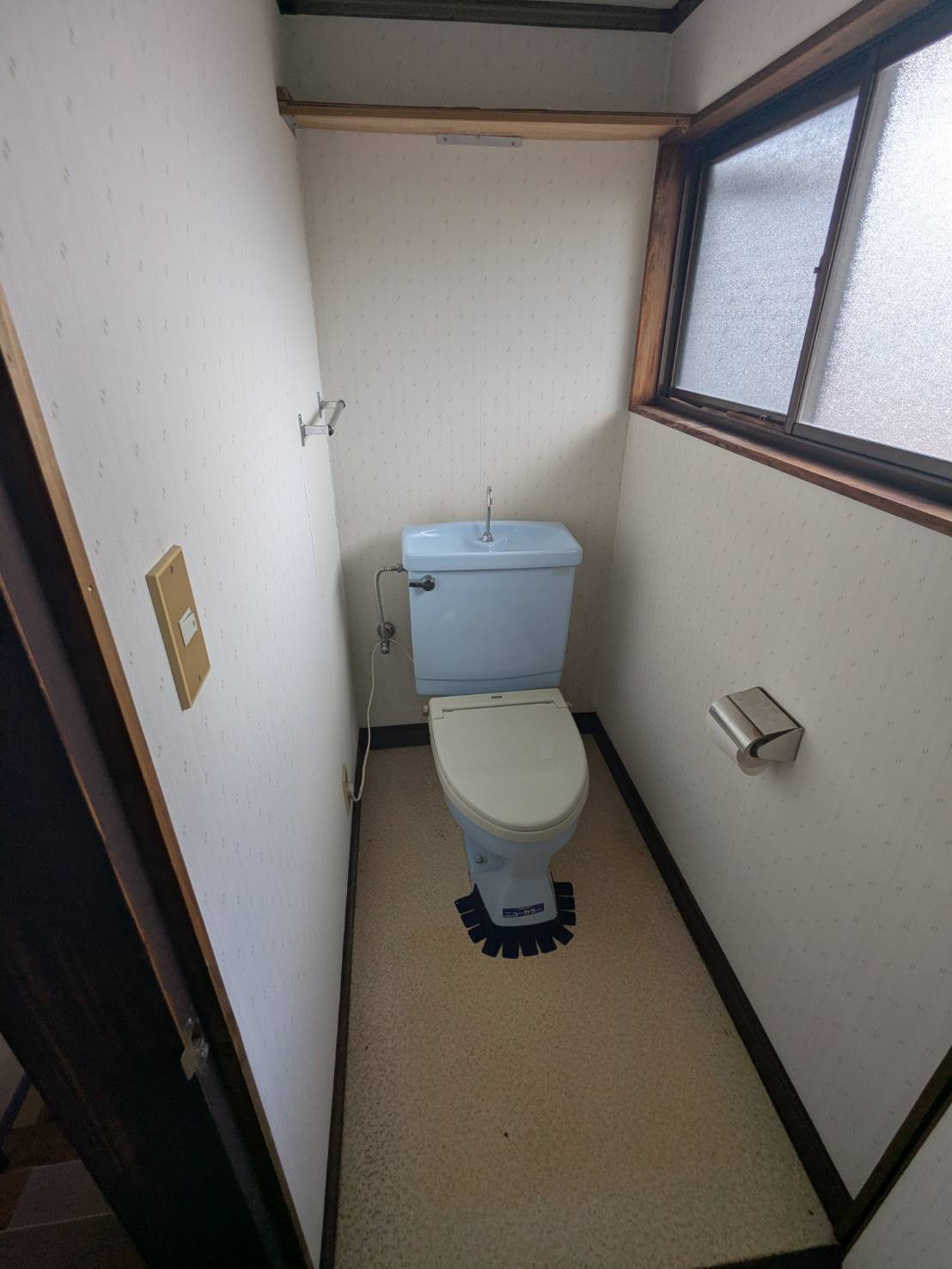 安芸高田市向原町坂字向井原山　中古住宅のトイレ