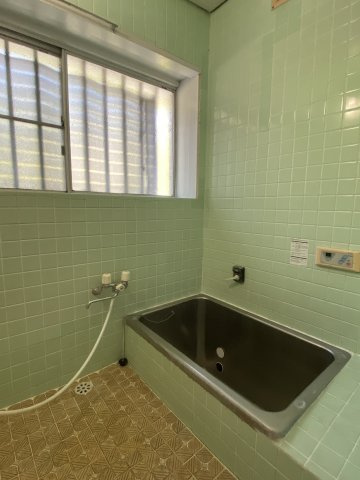 伊敷6丁目　中古戸建ての浴室|充分お使い頂ける浴室です。