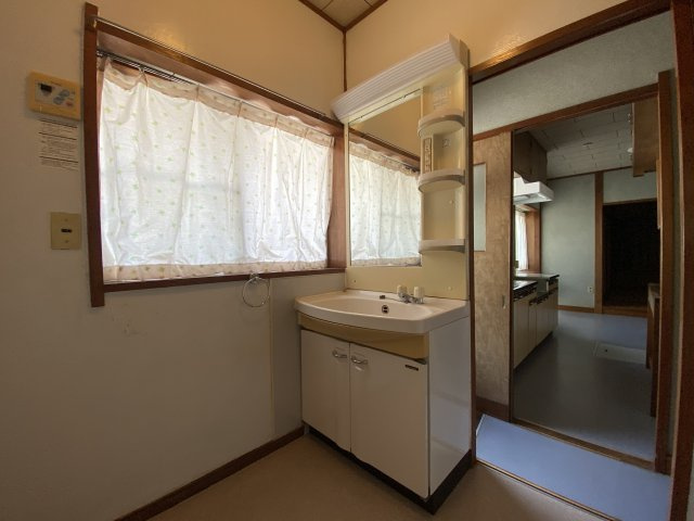 伊敷6丁目　中古戸建ての洗面所