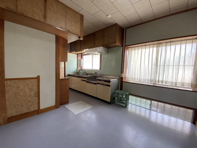 伊敷6丁目　中古戸建てのキッチン|ダイニングテーブルを置ける広さです。