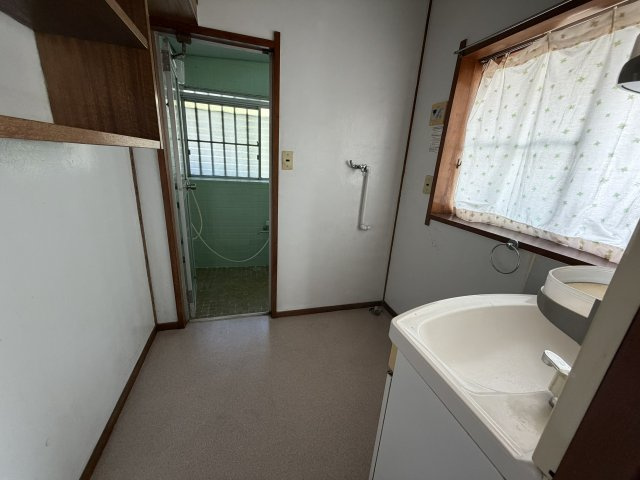 伊敷6丁目　中古戸建ての洗面所