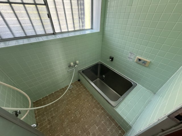 伊敷6丁目　中古戸建ての浴室