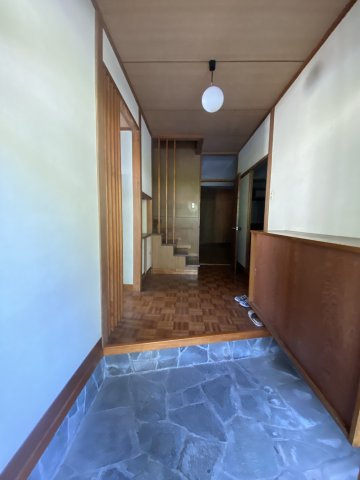 伊敷6丁目　中古戸建ての玄関