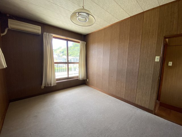 伊敷6丁目　中古戸建ての洋室|2階の洋室です。陽当たり良好♪