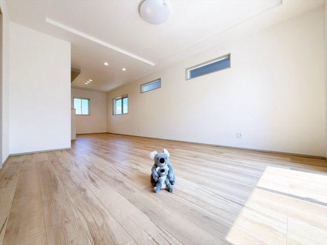 【居間・リビング】 | 前橋市箱田町　新築住宅 | 窓を開けるとスッーと爽やかな風を感じるリビング。家族の笑顔が集まる幸せな空間。