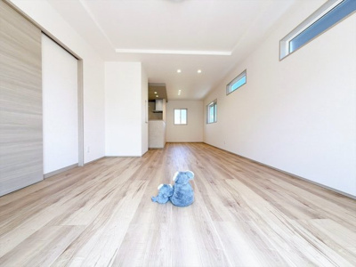 【居間・リビング】 | 前橋市箱田町　新築住宅 | 気がづけば家族が集まって楽しい会話と食事が始まる。皆で笑って過ごす幸せ溢れるリビング。