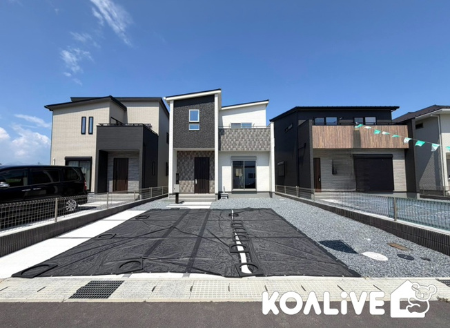 【外観】 | 前橋市箱田町　新築住宅 | 完成済み！いつでも新生活を始めることができます。
開放感あるLDK！
陽当り、風通しも良い暖かな住まいです。