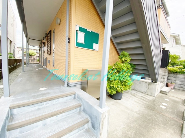 藤沢市辻堂５丁目のアパートのエントランス