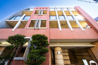 【外観】 | レ・ベント高円寺 | 鉄筋コンクリート造のがっちりとした建物。
