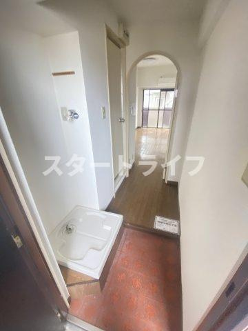 大阪市淀川区東三国３丁目の賃貸マンションの玄関
