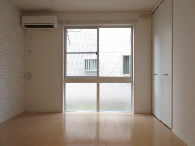 CALMEの居間・リビング|★キレイなフローリングのお部屋です★