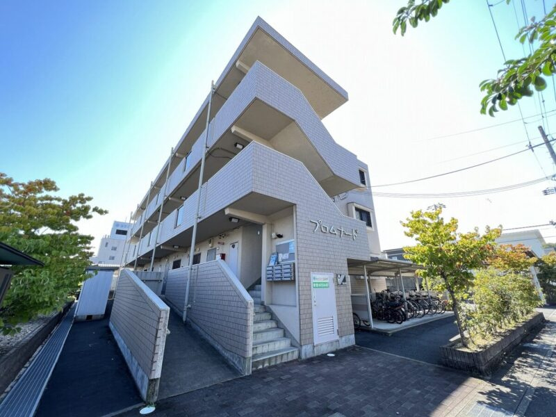 福知山市字堀の賃貸マンションの外観|駐車場が１台無料で使用できます◎