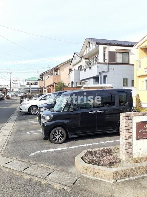 ブリアン・ソレイユの駐車場