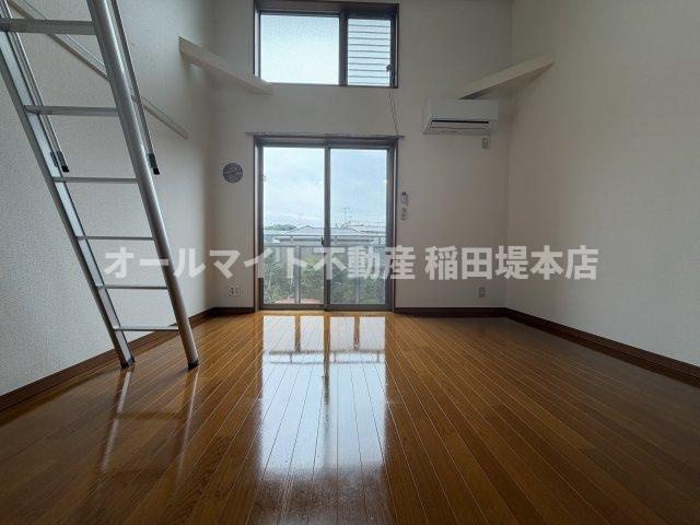 川崎市多摩区菅２丁目のアパートのエントランス