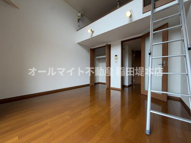 川崎市多摩区菅２丁目のアパートの玄関