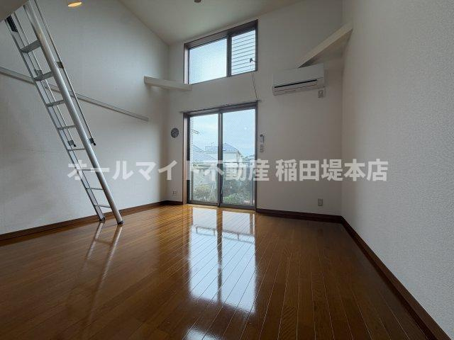 川崎市多摩区菅２丁目のアパートの居間・リビング
