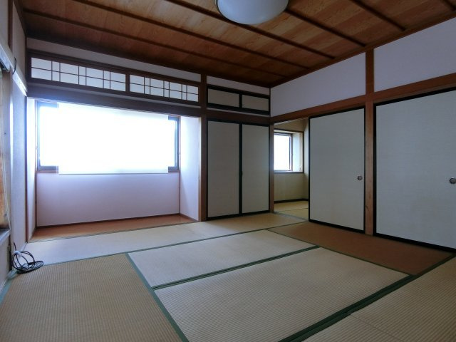 米子市皆生5丁目店舗付住宅の和室|2階和室