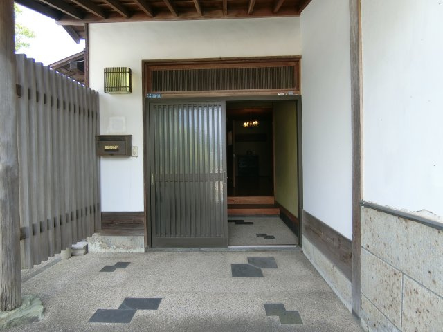 米子市皆生5丁目店舗付住宅の玄関