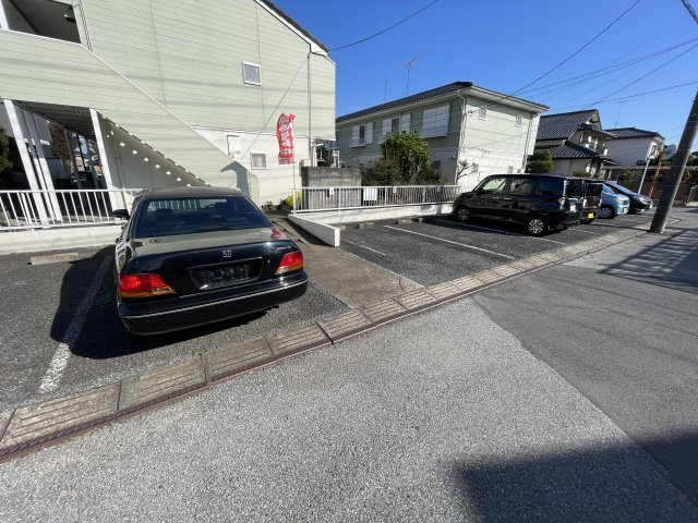 ツイン・ウエルスA棟の駐車場