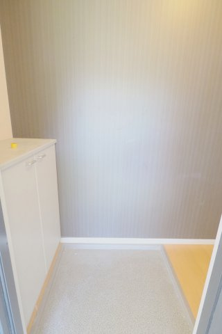 フレサリア　A棟　ひこの玄関