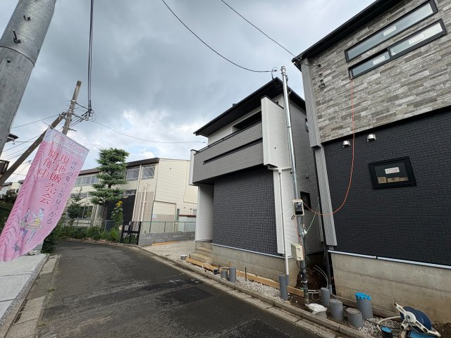 《仲介手数料半額》ふじみ野市長宮2丁目全2棟　2号棟の前面道路含む現地写真