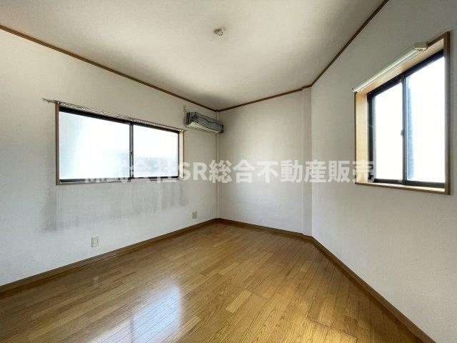 東石切町2丁目中古戸建の寝室|2F　7.0帖。ダイニングキッチンへの動線も良く使いやすい洋室です！