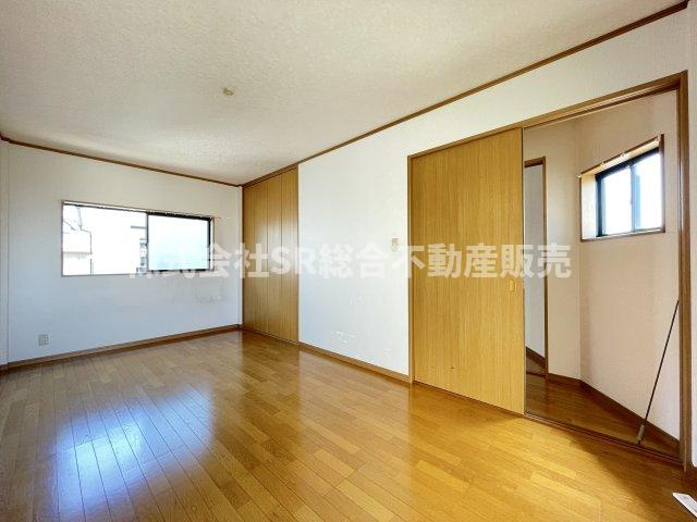 東石切町2丁目中古戸建の洋室|3F　8.2帖。広々とした洋室です！