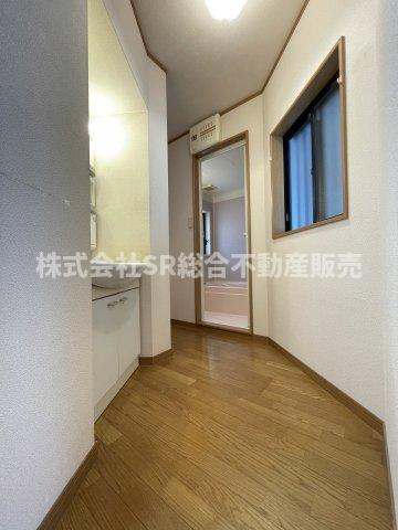 東石切町2丁目中古戸建の脱衣所|広々とした脱衣所です！