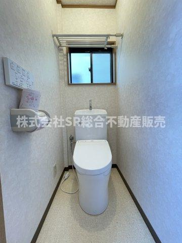 東石切町2丁目中古戸建のトイレ|トイレが2ヵ所あるので朝の忙しい時間帯でも安心です♪