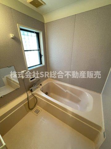 東石切町2丁目中古戸建の浴室|足を伸ばしてゆったりくつろげる浴室です！