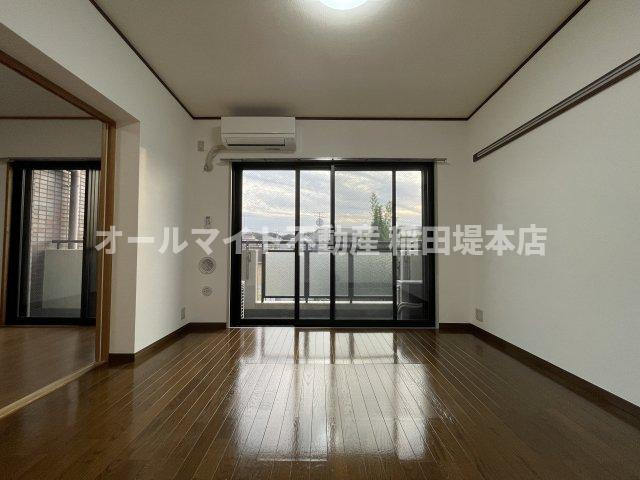 川崎市多摩区菅稲田堤１丁目の賃貸マンションの居間・リビング