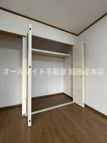 川崎市多摩区菅稲田堤１丁目の賃貸マンションの収納