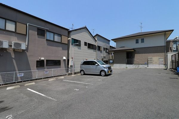リマーレ山科の駐車場