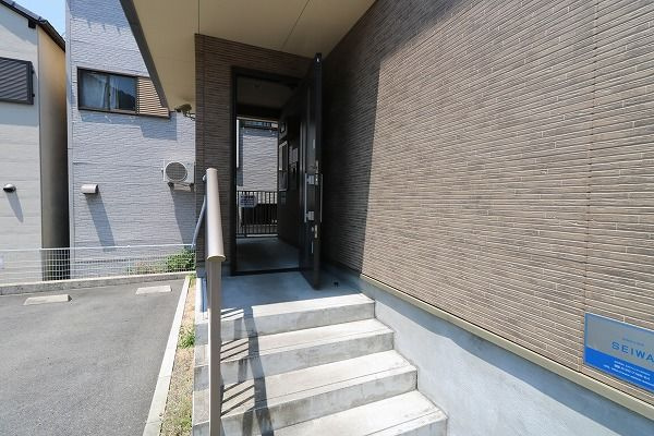 リマーレ山科のエントランス