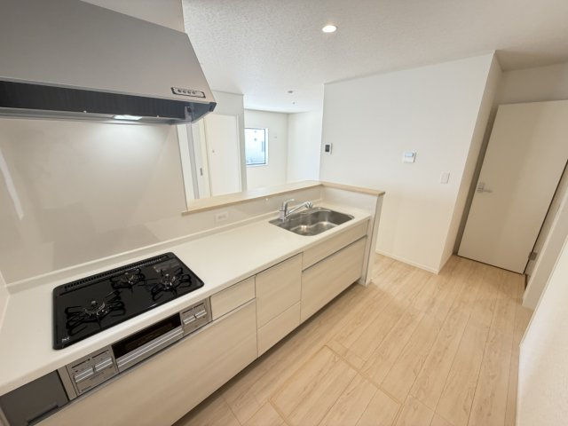 沖縄市胡屋　第1（全13棟）ラスト9号棟のキッチン|9号棟　使いやすいシステムキッチン♪