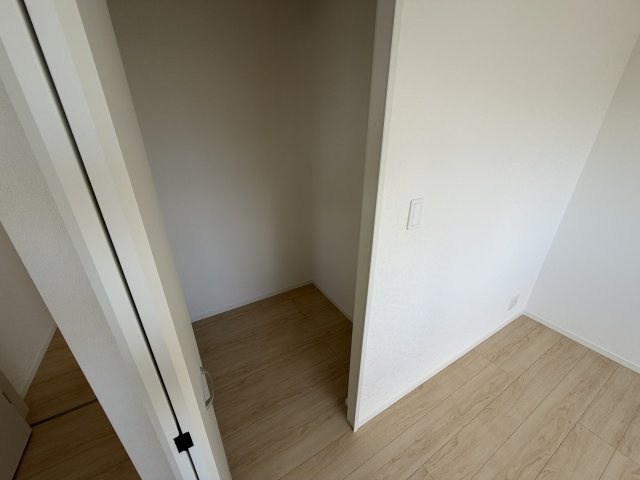 沖縄市胡屋　第1（全13棟）ラスト9号棟の収納|9号棟　洋室7.5帖＋WIC1.1帖付き♪（WIC×2部屋）