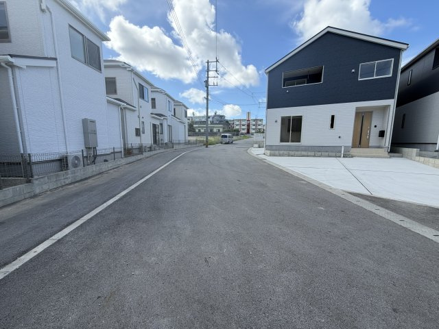 沖縄市胡屋　第1（全13棟）ラスト9号棟の前面道路含む現地写真|※西側6.1m道路♪