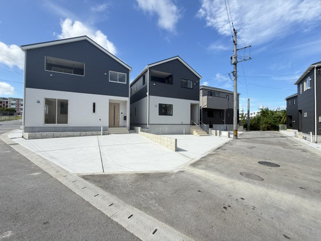 沖縄市胡屋　第1（全13棟）ラスト9号棟の前面道路含む現地写真|※南側5m道路♪