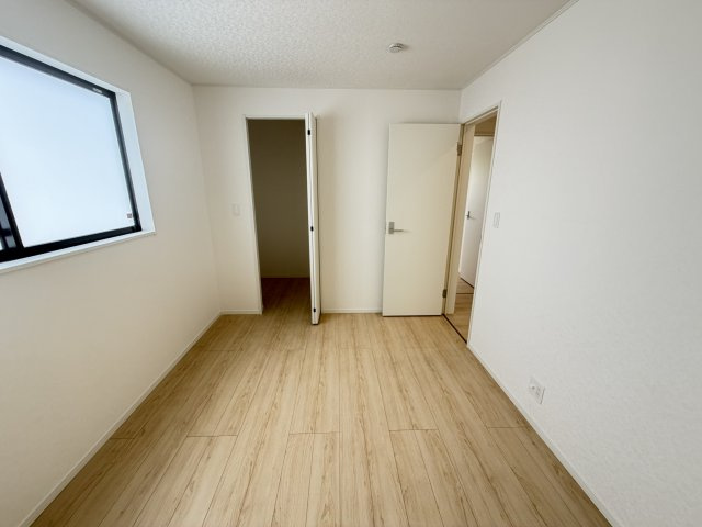 沖縄市胡屋　第1（全13棟）ラスト9号棟の洋室|9号棟　洋室6帖＋WIC1.1帖付き♪（WIC×2部屋）